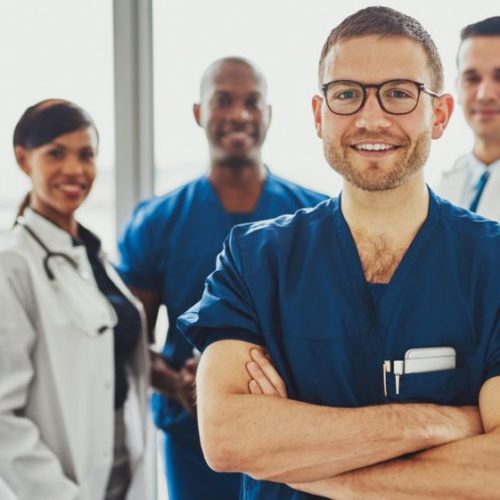 اطباء استشاريون و اخصائيون على اعلى مستوى