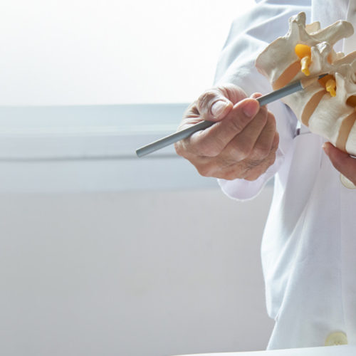 عيادة جراحه المخ و الاعصاب و العمود الفقرى