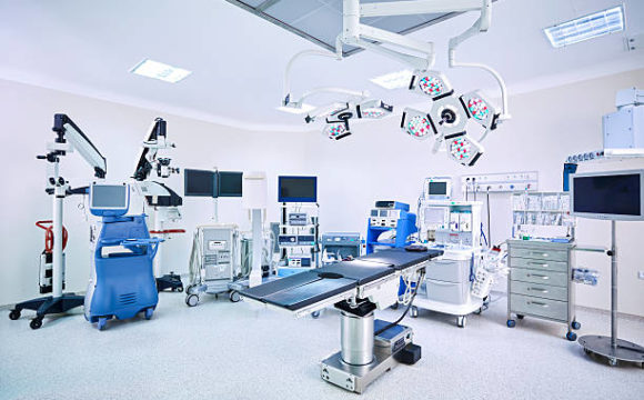 Hospital operating room with monitors and equipment اربع غرف عمليات مجهزة بأحدث التقنيات الطبيه